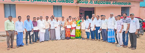   ಚಪ್ಪರದಹಳ್ಳಿಯಲ್ಲಿ ಪ್ರಾಥಮಿಕ ಕೃಷಿ ಪತ್ತಿನ ಸಹಕಾರ ಸಂಘದ ಅಧ್ಯಕ್ಷರಾಗಿ ಸಂಗೀತಾ ವೆಂಕಟೇಶ್, ಉಪಾಧ್ಯಕ್ಷರಾಗಿ ಪುಟ್ಟಮ್ಮ ಸಿದ್ದಭೋವಿ ಅವಿರೋಧವಾಗಿ ಆಯ್ಕೆಯಾದ ಹಿನ್ನಲೆ ನಿರ್ದೇಶಕರು ಅಭಿನಂದನೆ ಸಲ್ಲಿಸಿದರು.