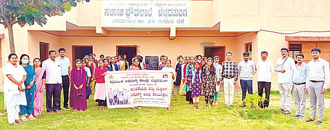 ಬೆಟ್ಟದಪುರ ಸಮೀಪದ ಬೆಟ್ಟದತುಂಗ ಪ್ರಾಥಮಿಕ ಅರೋಗ್ಯ ಕೇಂದ್ರ ವ್ಯಾಪ್ತಿಯ ಸರ್ಕಾರಿ ಪ್ರೌಢಶಾಲೆಯಲ್ಲಿ ಹದಿಹರೆಯದ ಹೆಣ್ಣು ಮಕ್ಕಳಿಗೆ ಆರೋಗ್ಯ ಅರಿವು ಕಾರ್ಯಕ್ರಮವನ್ನು ಏರ್ಪಡಿಸಲಾಗಿತ್ತು.