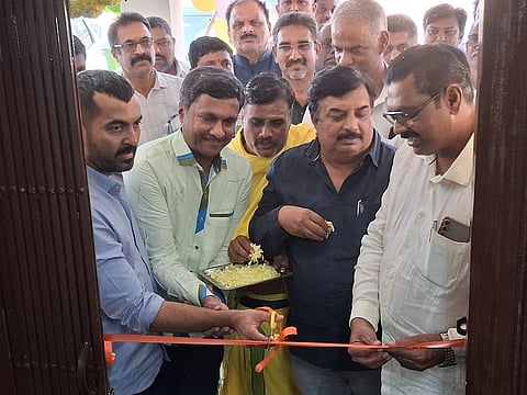  ಕಂಪ್ಯೂಟರ್ ಕೊಠಡಿ ಶಾಸಕ ಡಾ.ಮಂತರ್‌ಗೌಡ ಉದ್ಘಾಟಿಸಿದರು. ಕೈಗಾರಿಕೋದ್ಯಮಿಗಳ ಸಹಕಾರ ಸಂಘದ ಅಧ್ಯಕ್ಷರಾದ ಟಿ.ಆರ್. ಶರವಣಕುಮಾರ್, ಕುಶಾಲನಗರ ತಾಲೂಕು ಗ್ಯಾರಂಟಿ ಯೋಜನೆಗಳ ಸಮಿತಿ ಅಧ್ಯಕ್ಷ ವಿ.ಪಿ.ಶಶಿಧರ್, ಕಾಲೇಜು ಅಭಿವೃದ್ಧಿ ಸಮಿತಿ ಉಪಾಧ್ಯಕ್ಷ ಎಸ್.ಎನ್. ರಾಜೇಂದ್ರ ಮತ್ತಿತರರಿದ್ದರು.
