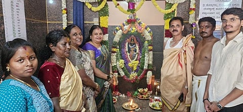 ಕಿಕ್ಕೇರಿಯಲ್ಲಿ ಶುಕ್ರವಾರ ಹೊನ್ನಾಳಮ್ಮ ದೇವಿಗೆ ವಿಶೇಷ ವಾರ್ಷಿಕ ಪೂಜೆ ನೆರವೇರಿತು.