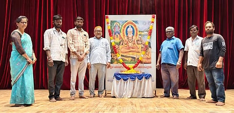 ರಾಯಚೂರಿನ ಪಂ.ಸಿದ್ದರಾಮ ಜಂಬಲದಿನ್ನಿ ರಂಗಮಂದಿರದಲ್ಲಿ  ಮಂಗಳವಾರ  ಶ್ರೀ  ಯೋಗಿನಾರೇಯಣ ಯತೀಂದ್ರರ ಜಯಂತ್ಯುತ್ಸವ ಸರಳವಾಗಿ ನಡೆಯಿತು. ಡಿಸಿ ಕಚೇರಿಯ ತಹಶೀಲ್ದಾರ್ ಪರಶುರಾಮ, ಕನ್ನಡ ಮತ್ತು ಸಂಸ್ಕೃತಿ ಇಲಾಖೆಯ ಸಿಬ್ಬಂದಿ ದ್ರಾಕ್ಷಿ, ಅನೀಲ್ ಕುಮಾರ್, ವಿನೋದ ಕುಮಾರ್, ಸುರೇಶ, ಶೈಲಜಾ ಇದ್ದರು.