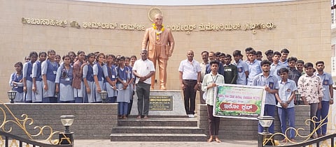 ಚಾಮರಾಜನಗರ ತಾಲೂಕಿನ ಹೆಬ್ಬಸೂರು ಗ್ರಾಮದಲ್ಲಿ  ಸಂವಿಧಾನ ಮತ್ತು ಪರಿಸರ ಜಾಗೃತಿ ಕಾರ್ಯಕ್ರಮವನ್ನು ಆಯೋಜಿಸಲಾಗಿತ್ತು. ಎಚ್.ಎನ್.ಸ್ವಾಮಿ, ದಡದಹಳ್ಳಿ ರಮೇಶ್,  ನಟರಾಜ್, ಮಹದೇವಸ್ವಾಮಿ, ಸುಬ್ರಹ್ಮಣ್ಯ, ರೇಣುಕಾ ಇನ್ನಿತರರಿದ್ದರು. 