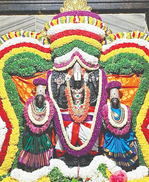  ಬಂಡಳ್ಳಿಯ ಶ್ರೀ ಚನ್ನಿಗರಾಯ ಸ್ವಾಮಿ ದೇಗುಲದಲ್ಲಿ ಕೃಷ್ಣ ಜನ್ಮಾಷ್ಟಮಿ ಹಿನ್ನೆಲೆಯಲ್ಲಿ ಶ್ರೀ ಕೃಷ್ಣನ ಮೂರ್ತಿಯನ್ನು ಪ್ರತಿಷ್ಠಾಪಿಸಿ ವಿಶೇಷ ಪೂಜೆ ಸಲ್ಲಿಸಲಾಯಿತು.
