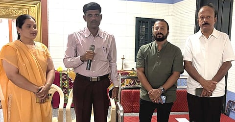 ಕಂಪ್ಲಿ ಗುರುಮಠದಲ್ಲಿ ಆಯೋಜಿಸಿದ್ದ ಶಿವಾನುಭವ ಕಾರ್ಯಕ್ರಮದಲ್ಲಿ ಹೊಸಪೇಟೆಯ ಶ್ರೀ ಶಂಕರ್ ಆನಂದ್‌ಸಿಂಗ್ ಪ್ರಥಮ ದರ್ಜೆ ಕಾಲೇಜಿನ ಉಪನ್ಯಾಸಕ ಮಲ್ಲಿಕಾರ್ಜುನ ಅಕ್ಕಿ ಮಾತನಾಡಿದರು.