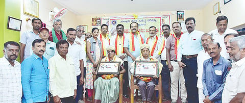  ಕೆ.ಆರ್.ನಗರದ ರೋಟರಿ ಭವನದಲ್ಲಿ ತಾಲೂಕು ಕನ್ನಡ ಸಾಹಿತ್ಯ ಪರಿಷತ್ ವತಿಯಿಂದ ಏರ್ಪಡಿಸಿದ್ದ ರಾಷ್ಟ್ರಕವಿ ಕುವೆಂಪು ಅವರ ಜನ್ಮದಿನ ಕಾರ್ಯಕ್ರಮದಲ್ಲಿ ಜಿ.ಶೇಷಾದ್ರಿ, ಸಿ.ಇ.ತ್ರಿವೇಣಿ ಅವರನ್ನು ಸನ್ಮಾನಿಸಲಾಯಿತು. ಡಿಂಡಿಮ ಶಂಕರ್, ಸಿ.ಆರ್.ಉದಯಕುಮಾರ್, ಭಾಸ್ಕರ್, ಟಿ.ಎನ್.ದಯಾನಂದ್, ಹೆಗ್ಗಂದೂರು ಪ್ರಭಾಕರ್ ಇದ್ದರು.