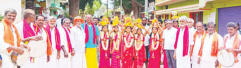 ಕೆ.ಆರ್.ನಗರದ ಆಂಜನೇಯ ಬಡಾವಣೆಯಲ್ಲಿ ಶ್ರೀ ಚಾಮುಂಡೇಶ್ವರಿ ತಾಯಿಯವರ ಜನ್ಮ ದಿನಾಚರಣೆ,  ಶ್ರೀ ಕನ್ನಂಬಾಡಮ್ಮ ದೇವಿಯ ಹಾಗೂ ಸುಂಕದ ಮಾರಮ್ಮ ದೇವಿಯ ಪೂಜಾ ಮಹೋತ್ಸವ ಮೆರವಣಿಗೆ ಅದ್ದೂರಿಯಾಗಿ ಜರುಗಿತು.