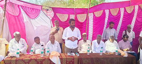 ಸರಗೂರು ತಾಲೂಕಿನ ಎಂ.ಸಿ.ತಳಲು ಗ್ರಾಮದಲ್ಲಿ ಸೋಪಾನ ಕಟ್ಟೆ, ಕೆರೆಗಳಿಗೆ ನೀರು ತುಂಬಿಸುವ ಯೋಜನೆಗೆ ಶಾಸಕ ಅನಿಲ್ ಚಿಕ್ಕಮಾದು ಭೂಮಿಪೂಜೆ ನೆರವೇರಿಸಿದರು. 