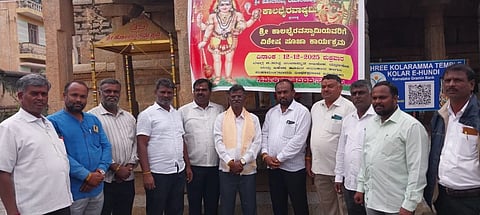 ಚಿತ್ರ ೦೪ ಕೆ.ಎಲ್.ಆರ್. ೦೧ ಎಸ್.ಎನ್ ಗೆ ಮಂತ್ರಿ ಸ್ಥಾನಕ್ಕೆ ಒತ್ತಾಯಿಸಿ ಕೋಲಾರಮ್ಮ ದೇವಸ್ಥಾನದಲ್ಲಿ ಅವರ ಅಭಿಮಾನಿಗಳಿಂದ ವಿಶೇಷ ಪೂಜೆ,