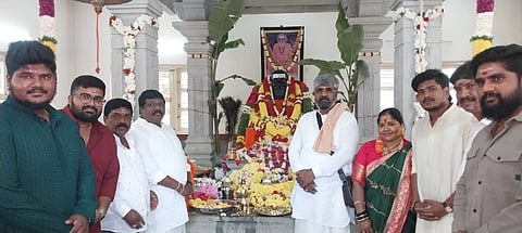 ಚಿತ್ರ ೦೪ ಕೆ.ಎಲ್.ಆರ್. ೦೨ ತಾಲೂಕಿನ ನುಗ್ಗಲಾಪುರ ಗ್ರಾಮದ ಸದ್ಗುರು ಶ್ರೀ ಭೂಮಾನಂದ ಭಾರತೀ ಸ್ವಾಮಿ ಆಶ್ರಮದಲ್ಲಿ ಗುರುವಾರ ೧೮ನೇ ವರ್ಷದ ಆರಾಧನಾ ಮಹೋತ್ಸವ ನಡೆಯಿತು.