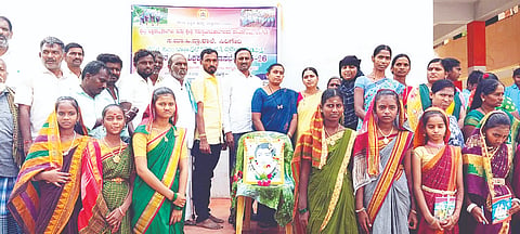 ಸಿರಿಗೇರಿ ಸರ್ಕಾರಿ ಮಾದರಿ ಹಿರಿಯ ಉನ್ನತೀಕರಿಸಿದ ಶಾಲೆಯಲ್ಲಿ ಸಾವಿತ್ರಿಬಾಯಿ ಫುಲೆ ಜಯಂತಿ ಆಚರಿಸಲಾಯಿತು.