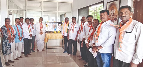 ಶಹಾಪುರನ ಬಿಜೆಪಿ ಕಚೇರಿಯಲ್ಲಿ ಶನಿವಾರ ಶಹಾಪುರ ವಿಧಾನಸಭಾ ಕ್ಷೇತ್ರದ ಮತದಾರರ ಪಟ್ಟಿಯ ಸಮಗ್ರ ಪರಿಷ್ಕರಣೆಗಾಗಿ ಬಿಎಲ್​ಒ-2 ಕಾರ್ಯಾಗಾರ ನಡೆಯಿತು. ಬಿಜೆಪಿ ಜಿಲ್ಲಾಧ್ಯಕ್ಷ ಬಸವರಾಜ ವಿಭೂತಿಹಳ್ಳಿ, ಮಾಜಿ ಜಿಲ್ಲಾಧ್ಯಕ್ಷ  ಅಮೀನರಡ್ಡಿ ಯಾಳಗಿ, ರಾಜ್ಯ ಕಾರ್ಯಕಾರಿಣಿ ಸದಸ್ಯ ರಾಜಶೇಖರ ಗೂಗಲ್​ ಇತರರಿದ್ದರು.