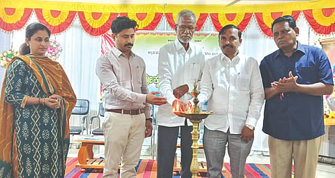 ಯಾದಗಿರಿಯಲ್ಲಿ ಶುಕ್ರವಾರ ಆಯೋಜಿಸಿದ್ದ ಶ್ರೀಕೃಷ್ಣ ಜಯಂತಿ ಕಾರ್ಯಕ್ರಮವನ್ನು ಯುಡಾ ಅಧ್ಯಕ್ಷ ಬಾಬುರಾವ ಕಾಡ್ಲೂರ್ ಉದ್ಘಾಟಿಸಿದರು. ಯಾದವ ಸಮಾಜದ ಜಿಲ್ಲಾಧ್ಯಕ್ಷ ತಾಯಪ್ಪ ಯಾದವ್, ಎಸಿ ಶ್ರೀಧರ ಗೋಟೂರ, ಉತ್ತರಾದೇವಿ ಮಠಪತಿ ಇತರರಿದ್ದರು.