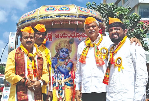 ಶಹಾಪುರದಲ್ಲಿ ಶುಕ್ರವಾರ ಹಮ್ಮಿಕೊಂಡ ಶ್ರೀಕೃಷ್ಣ ಜಯಂತಿ ಕಾರ್ಯಕ್ರಮದಲ್ಲಿ ಶಾಸಕ ಶರಣಬಸಪ್ಪ ದರ್ಶನಾಪುರ, ಶರಣು ಗದ್ದುಗೆ, ಲಕ್ಷ್ಮಣ ಯಾದವ್ ಇತರರಿದ್ದರು.