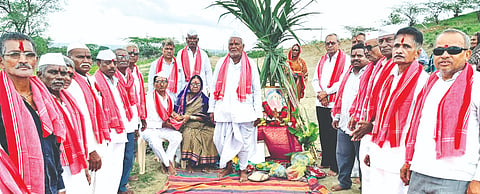 ನಿಂಬರ್ಗಾದಲ್ಲಿ ಶ್ರೀ ಸಿದ್ಧಾರೂಢ ಮಹಾಸ್ವಾಮಿಗಳ ಮಠ ನಿರ್ಮಾಣ ಕಾಮಗಾರಿಗೆ ಚಾಲನೆ ನೀಡಲಾಯಿತು. ಮಹಾಲಿಂಗಯ್ಯ ಸ್ವಾಮಿ, ದಿಗಂಬರಾವ ಕುಲಕರ್ಣಿ, ಸಿದ್ದಣ್ಣ ಸನಗುಂದಿ ಇತರರಿದ್ದರು.