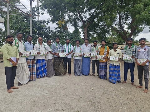 ಕೊಪ್ಪಳ ವಿಧಾನಸಭಾ ಕ್ಷೇತ್ರದಲ್ಲಿ ಮಂಗಳವಾರ ಜೆಡಿಎಸ್​ ಸದಸ್ಯತ್ವ ನೋಂದಣಿ ಅಭಿಯಾನ ಹಮ್ಮಿಕೊಳ್ಳಲಾಯಿತು. ಜೆಡಿಎಸ್​ ತಾಲೂಕು ಘಟಕದ ಅಧ್ಯಕ್ಷ ವೀರೇಶಗೌಡ್ರು ದಳಪತಿ, ಪ್ರಮುಖರಾದ ಶೇಖರಗೌಡ ಪಾಟೀಲ್​, ವಿರೂಪಾಕ್ಷಗೌಡ ಗುಡಗೇರಿ, ರವಿಕುಮಾರ ಗುಡಗೇರಿ, ಗಿರೀಶ ಕುಮಾರ, ಸುರೇಶ ಗುಡಗೇರಿ, ಪಂಪಾಪತಿ ಗುಡಗೇರಿ, ಬಸವರಾಜ ಮುರ್ಲಾಪುರ ಇದ್ದರು.