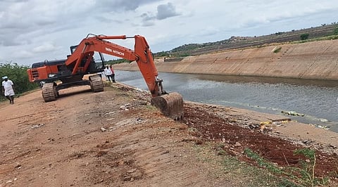 ಕಾರಟಗಿ ತಾಲೂಕಿನ ಮೈಲಾಪುರ ಬಳಿ ಎಡದಂಡೆ ಕಾಲುವೆ ಗೋಡೆ ಕುಸಿದಿರುವುದು. 