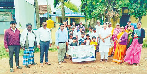 ಬೆಟ್ಟದಪುರ ಸಮೀಪದ ನಾಗನಹಳ್ಳಿ ಗ್ರಾಮದ ಸರ್ಕಾರಿ ಕಿರಿಯ ಪ್ರಾಥಮಿಕ ಶಾಲೆಯಲ್ಲಿ ಆರೋಗ್ಯ ಕೇಂದ್ರದವತಿಯಿಂದ ರಾಷ್ಟ್ರೀಯ ಡೆಂಘೆ ವಿರೋಧಿ ದಿನವನ್ನು ಆಚರಿಸಿ ಸಾರ್ವಜನಿಕರಲ್ಲಿ ಜಾಗೃತಿ ಮೂಡಿಸಲಾಯಿತು.