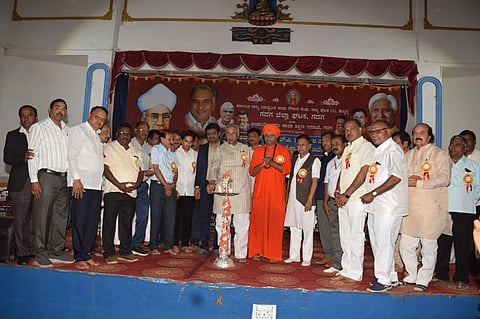  ಗದಗ ನಗರದ ಅಂಬೇಡ್ಕರ ಭವನದಲ್ಲಿ ಬುಧವಾರ ಏರ್ಪಡಿಸಿದ್ದ ಎಸೆಸೆಲ್ಸಿ ಲಿತಾಂಶ ಸುಧಾರಣೆ ಕಾರ್ಯಾಗಾರವನ್ನು ಬಸವರಾಜ ಹೊರಟ್ಟಿ ಉದ್ಘಾಟಿಸಿದರು. ಭೈರನಹಟ್ಟಿ ಶ್ರೀಗಳು, ಡಾ. ಈಶ್ವರ ಉಳ್ಳಾಗಡ್ಡಿ, ಆರ್​. ಎಸ್​. ಬುರಡಿ,  ಎಂ.ಕೆ. ಲಮಾಣಿ, ಎ. ಎಸ್​. ಪಾಟೀಲ, ಈಶ್ವರ ನಾಯಕ, ಜಿ.ಆರ್​. ಭಟ್​, ಉಮೇಶ ಹಿರೇಮಠ, ರವಿ ದಂಡಿನ, ಡಾ. ಬಿ. ಜಿ. ಜವಳಿ, ಎಸ್​. ಎಸ್​. ಪಟ್ಟಣಶೆಟ್ಟರ, ಡಾ. ಶರಣು ಗೋಗೇರಿ ಇತರರು ಇದ್ದರು.