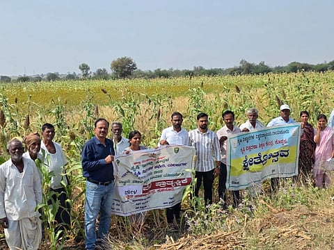 ಕುಕನೂರು ತಾಲೂಕಿನ ದ್ಯಾಂಪೂರ, ರಾಜೂರು ಸಮೀಪ ಹಮ್ಮಿಕೊಂಡಿದ್ದ ಕಡಲೆ ಮತ್ತು ಜೋಳದ ಬೆಳೆ ಕ್ಷೆತ್ರೋತ್ಸವವದಲ್ಲಿ ಕೃಷಿ ಅಧಿಕಾರಿ ಬಸವರಾಜ ತೇರಿನ್ ಬುಧವಾರ ಮಾತನಾಡಿದರು. ಸಹಾಯಕ ಪ್ರಾಧ್ಯಾಪಕ ವಾಮನಮೂರ್ತಿ, ರೈತರಾದ ವೀರಯ್ಯ ಶಿರೂರಮಠ, ಹೊನ್ನಪ್ಪ ಮರಡಿ, ಹನುಮಂತ ತಳವಾರ ಇದ್ದರು.