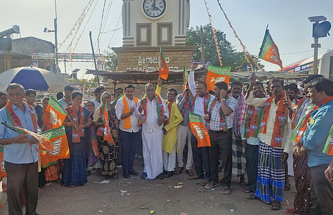 ಕೂಡ್ಲಿಗಿಯಲ್ಲಿ ಬಿಜೆಪಿ ಮಂಡಲದಿಂದ ಸಂಭ್ರಮಾಚರಣೆ ನಡೆಯಿತು.