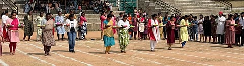  ಮದ್ದೂರು ನಗರದ ತಾಲೂಕು ಕ್ರೀಡಾಂಗಣದಲ್ಲಿ ಶ್ರೀ ಸರ್ವಶಿವ ಎಜುಕೇಷನಲ್ ಟ್ರಸ್ಟ್ ಗ್ಲೋಬಲ್ ಇಂಟರ್‌ನ್ಯಾಷನಲ್ ಶಾಲೆ ವತಿಯಿಂದ ಆಯೋಜಿಸಿದ್ದ ಕ್ರೀಡಾಕೂಟದಲ್ಲಿ ಪಾಲಕರು ಭಾಗವಹಿಸಿದ್ದರು.