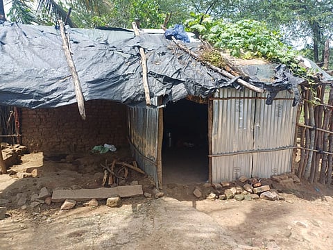 ಯಳಂದೂರು ತಾಲೂಕಿನ ದೇವರಹಳ್ಳಿಯಲ್ಲಿರುವ ಸೋಲಿಗರ ಮನೆ