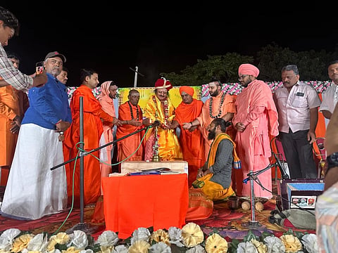 ಅರಕೇರಾ ತಾಲೂಕಿನ ನೀಲಗಲ್ ಗ್ರಾಮದ ಶ್ರೀ ಶಾಂಭವಿ ಶಾಂತಮಲ್ಲೇಶ್ವರ ಬೃಹನ್ಮಠದಲ್ಲಿ ಹಮ್ಮಿಕೊಂಡಿದ್ದ ಶಿವಶರಣೆ ಹೇಮರೆಡ್ಡಿ ಮಲಮ್ಮನವರ ಪುರಾಣ ಕಾರ್ಯಕ್ರಮಕ್ಕೆ ನಾಲವಾರದ ಡಾ.ಕೋರಿಸಿದ್ಧೇಶ್ವರ ಶಿವಾಚಾರ್ಯರು ಭಾನುವಾರ ಚಾಲನೆ ನೀಡಿದರು. 