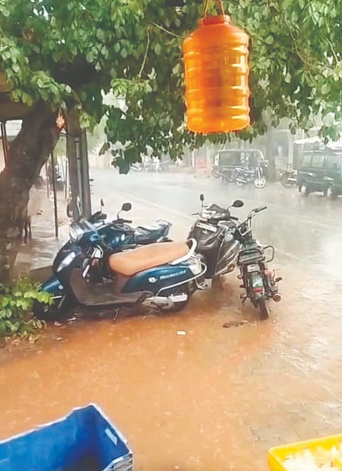 ರಾಮಾಪುರದಲ್ಲಿ ಸುರಿದ ಜೋರು ಮಳೆ.