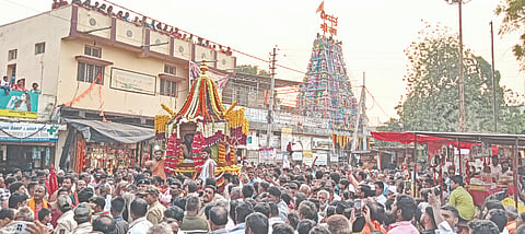 ಅಫಜಲಪುರ ತಾಲೂಕಿನ ದೇವಲಗಾಣಗಾಪುರದಲ್ಲಿ ಲಕ್ಷಾಂತರ ಭಕ್ತರ ಜೈಘೋಷಗಳ ಮಧ್ಯೆ ಶುಕ್ರವಾರ ಶ್ರೀಗುರು ದತ್ತ ಮಹಾರಾಜರ ಭವ್ಯ ರಥೋತ್ಸವ ಜರುಗಿತು. 