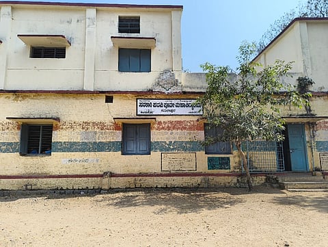 ಹೊಸಪೇಟೆ ತಾಲೂಕಿನ ಕಮಲಾಪುರದ ಸರ್ಕಾರಿ ಪ್ರೌಢಾ ಶಾಲೆ