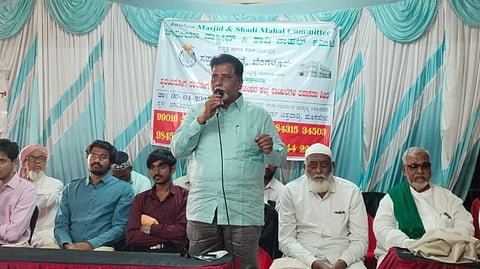 ಹೊಸಪೇಟೆ ಚಿತ್ತವಾಡ್ಗಿಯ ಜಾಮೀಯಾ ಮಸೀದ್ ಶಾದಿಮಹಲ್‌ನಲ್ಲಿ ಭಾನುವಾರ ಆರೋಗ್ಯ ತಪಾಸಣೆ ಶಿಬಿರದಲ್ಲಿ ಹುಡಾ ಅಧ್ಯಕ್ಷ ಎಚ್.ಎನ್.ಮೊಹಮ್ಮದ್ ಇಮಾಮ್ ನಿಯಾಜಿ ಮಾತನಾಡಿದರು. ಅಂಜುಮನ್ ಕಮಿಟಿಯ ಪದಾಧಿಕಾರಿಗಳಾದ ಅನ್ಸರ್ ಭಾಷ, ಡಾ.ದುರ್ವೇಶ್ ಮೈನುದ್ದೀನ್, ಪ್ರಮುಖರಾದ ಖಜಾಹುಸೇನ್ ನಿಯಾಜಿ, ಗಫೂರ್ ಸಾಬ್ ಇತರರಿದ್ದರು.