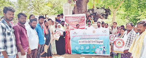 ಹುಣಚೇಡಿ ಗ್ರಾಮದಲ್ಲಿ 100 ದಿನಗಳ ಕ್ಷಯಮುಕ್ತ ಭಾರತ ಅಭಿಯಾನ ಕಾರ್ಯಕ್ರಮ ನಡೆಯಿತು. ತಾಲೂಕು ಕ್ಷಯರೋಗ ಮೇಲ್ವಿಚಾರಕ ಪ್ರೇಮ್ ಪ್ರಸಾದ್, ಪಿಡಿಒ ಹಾಜೀ ಬೇಗಂ, ಜ್ಞಾನಸುಂದರಿ, ಅಮರೇಶ ಯಾದವ, ತಿಮಲಮ್ಮ ಇತರರಿದ್ದರು.