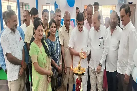 ತೀರ್ಥಹಳ್ಳಿಯಲ್ಲಿ ಡಿಸಿಸಿ ಬ್ಯಾಂಕ್ ನೂತನ ಶಾಖೆಯನ್ನು ಶಾಸಕ ಆರಗ ಜ್ಞಾನೇಂದ್ರ ಉದ್ಘಾಟಿಸಿದರು. ಆರ್.ಎಂ.ಮಂಜುನಾಥ ಗೌಡ, ಎಚ್.ಎನ್.ವಿಜಯದೇವ್, ರತ್ನಾಕರ ಶೆಟ್ಟಿ ಇತರರಿದ್ದರು.