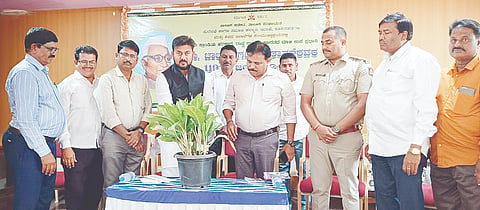 ಹೂವಿನಹಡಗಲಿಯಲ್ಲಿ ಡಾ.ಬಾಬು ಜಗಜೀವನರಾಮ್ ಜಯಂತಿ ಕಾಯಕ್ರಮವನ್ನು ಶಾಸಕ ಕೃಷ್ಣನಾಯ್ಕ ಉದ್ಘಾಟಿಸಿದರು.