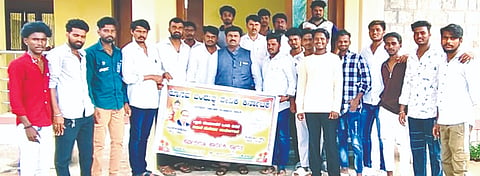 ಕೆಂಭಾವಿ ಪ್ರವಾಸಿ ಮಂದಿರದಲ್ಲಿ ಭಾನುವಾರ ಗ್ರಾಮ ಸಂಚಾಲಕರ ಒಂದು ದಿನದ ವಿಚಾರ ಸಂಕಿರಣ ಹಾಗೂ ಮೂಢನಂಬಿಕೆಗಳ ವಿರುದ್ಧ ಜಾಗೃತಿ ಸಭೆ ನಡೆಯಿತು. ವಿಠ್ಠಲ್​ ಎಸ್​.ಬಿ., ಅಶೋಕ ಹೊಸ್ಮನಿ, ವಿಜಯ ಇತರರಿದ್ದರು.