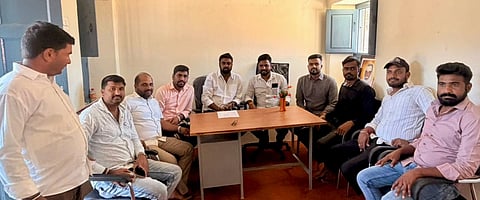 ನಗರದಲ್ಲಿ ಅಖಿಲ ಭಾರತ ವೀರಶೈವ ಲಿಂಗಾಯತ ಮಹಾಸಭಾ ಯುವ ಘಟಕದ ಸಭೆಯನ್ನು ನಡೆಸಲಾಯಿತು. ಮಹದೇವಸ್ವಾಮಿ, ಸಿಂಧುವಳ್ಳಿ ಕೆಂಪಣ್ಣ ಸೇರಿದಂತೆ ಇತರರು ಇದ್ದರು.
