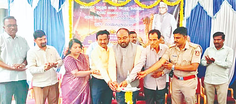 ಪಾಂಡವಪುರದ ತಾಲೂಕು ಆಡಳಿತ ಸೌಧದಲ್ಲಿ ತಾಲೂಕು ಆಡಳಿತದಿಂದ ಮಾಜಿ ಉಪ ಪ್ರಧಾನಿ ಬಾಬು ಜಗಜೀವನ ರಾಮ್ ಜಯಂತಿ ಆಚರಿಸಲಾಯಿತು. ತಹಸೀಲ್ದಾರ್ ಬಸವರಡ್ಡಪ್ಪ ರೋಣದ, ಪುರಸಭೆ ಮುಖ್ಯಾಧಿಕಾರಿ ಸತೀಶಕುಮಾರ ಇತರರು ಇದ್ದರು.