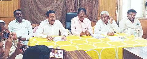 ಸುದ್ದಿಗೋಷ್ಠಿಯಲ್ಲಿ pressmeet ಶಾಸಕ ಎಂ.ಟಿ.ಕೃಷ್ಣಪ್ಪ, ಮಾಜಿ ಶಾಸಕರಾದ ಮಸಾಲಾ ಜಯರಾಮ್​, ಎಂ.ಡಿ.ಲಕ್ಷಿ$್ಮನಾರಾಯಣ್​ ಇದ್ದರು. 