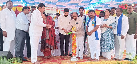  ನಂಜನಗೂಡು ಪಟ್ಟಣದ ಶ್ರೀಕಂಠೇಶ್ವರ ದಾಸೋಹ ಭವನದ ಆವರಣದಲ್ಲಿ ಡಾ. ಬಾಬು ಜಗಜೀವನರಾಮ್ ಅವರ ಜಯಂತಿಯನ್ನು ಶಾಸಕ ದರ್ಶನ್ ಉದ್ಘಾಟಿಸಿದರು. ಡಾ. ತಿಮ್ಮಯ್ಯ, ಬಾಬೂಜಿ ಸೇನೆ ಅಧ್ಯಕ್ಷ  ಚಂದ್ರು, ಸ್ಮಿತಾ ರಾಮು, ಕೆ ಆರ್. ರಾಚಯ್ಯ, ಕಳಲೆ ಕೇಶವಮೂರ್ತಿ ಸೇರಿದಂತೆ ಇತರರು ಇದ್ದರು.