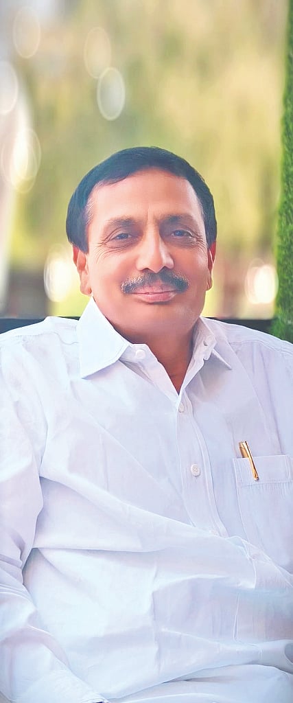  ಪ್ರೊ.ಅಣ್ಣಾರಾವ ಡಿ. 