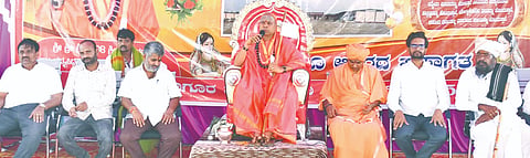 ವಡಗೇರಾ ತಾಲೂಕಿನ ಉಳ್ಳೆಸೂಗೂರನಲ್ಲಿ ನಿರ್ಮಾಣವಾದ ಜ್ಞಾನಾಮೃತ ಶಾಲೆಯ ನೂತನ ಕಟ್ಟಡವನ್ನು ಶ್ರೀಶೈಲ ಜಗದ್ಗುರು ಡಾ.ಚನ್ನಸಿದ್ದರಾಮ ಪಂಡಿತರಾಧ್ಯ ಶಿವಾಚಾರ್ಯರು ಉದ್ಘಾಟಿಸಿ ಮಾತನಾಡಿದರು. ಮಹೇಶರಡ್ಡಿ ಮುದ್ನಾಳ್​, ಸೂಗೂರೇಶ್ವರ ಸ್ವಾಮೀಜಿ, ರೇಣುಕಾ ಶಾಂತಮಲ್ಲ ಶಿವಾಚಾರ್ಯ, ದೇವತ್ಕಲ್​ನ ಸಾಬಣ್ಣ ಪೂಜಾರಿ, ಶ್ರೀನಿವಾಸರಡ್ಡಿ ಪಾಟೀಲ್​ ಚನ್ನೂರ, ಸಿದ್ದಣ್ಣಗೌಡ ಕಾಡಂನೋರ, ಬಸ್ಸುಗೌಡ ಬಿಳ್ಹಾರ, ದಂಡಪ್ಪಗೌಡ ಉಳ್ಳೆಸೂಗೂರ, ವಿಶ್ವನಾಥರಡ್ಡಿ ನಾಯ್ಕಲ್​ ಇತರರಿದ್ದರು.