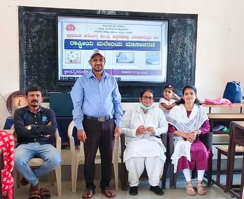 ಬೆಟ್ಟದಪುರ  ಚಪ್ಪರದಹಳ್ಳಿ ಸರ್ಕಾರಿ ಹಿರಿಯ ಪ್ರಾಥಮಿಕ ಶಾಲೆಯಲ್ಲಿ ಆಯೋಜಿಸಿದ್ದ ಕಾರ್ಯಕ್ರಮದಲ್ಲಿ ನಿರೀಕ್ಷಣಾಧಿಕಾರಿ ಎಚ್.ಎಸ್ ರವಿ ಮಾತನಾಡಿದರು. ಚೈತ್ರಾ, ಓಂಕಾರಮೂರ್ತಿ, ಉಷಾ ಇತರರಿದ್ದರು. 