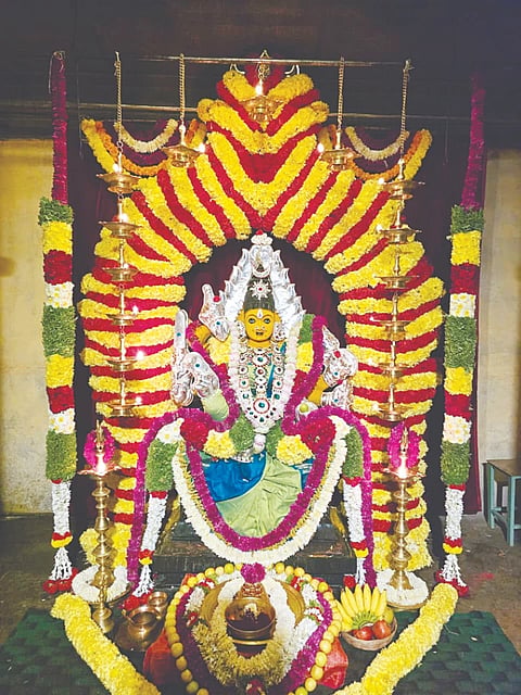 ಕೆ.ಎಂ.ದೊಡ್ಡಿಯ ಚಾಂಶುಗರ್ಸ್‌ ಕಾರ್ಖಾನೆ ಆವರಣದಲ್ಲಿರುವ ಚಾಮುಂಡೇಶ್ವರಿ ದೇವಸ್ಥಾನದಲ್ಲಿ ವರ್ಧಂತಿ ಮಹೋತ್ಸವದ ಅಂಗವಾಗಿ ಶ್ರೀ ಚಾಮುಂಡೇಶ್ವರಿ ತಾಯಿಗೆ ವಿಶೇಷವಾಗಿ ಅಲಂಕಾರ ಕೈಗೊಳ್ಳಲಾಗಿತ್ತು. 