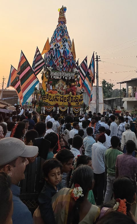 ಕಾರ್ಕಹಳ್ಳಿ ಬಸವೇಶ್ವರ ರಥೋತ್ಸವ ಸಾವಿರಾರು ಭಕ್ತರ ಸಮ್ಮುಖದಲ್ಲಿ ವಿಜೃಂಭಣೆಯಿಂದ ನೆರವೇರಿತು.