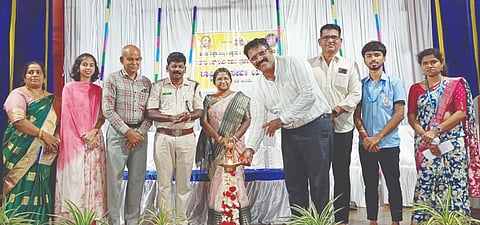 ಗಂಗೊಳ್ಳಿ ಸರಸ್ವತಿ ವಿದ್ಯಾಲಯ ಪದವಿ ಪೂರ್ವ ಕಾಲೇಜಿನ ರಾಷ್ಟ್ರೀಯ ಸೇವಾ ಯೋಜನೆಯ ವಾರ್ಷಿಕ ಚಟುವಟಿಕೆಗಳನ್ನು ನಾಗರಾಜ್ ಶೆಟ್ಟಿ ಉದ್ಘಾಟಿಸಿದರು. ಪ್ರಮುಖರಾದ ಕೆ.ಸದಾಶಿವ, ಕವಿತಾ ಎಂ.ಸಿ., ಕೃಷ್ಣ ಪೂಜಾರಿ ಮತ್ತಿತರರು ಇದ್ದರು.