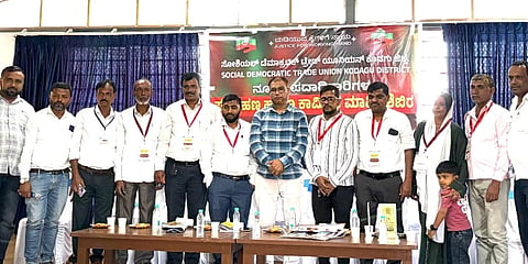 ಸೋಶಿಯಲ್ ಡೆಮಾಕ್ರಟಿಕ್ ಟ್ರೇಡ್ ಯೂನಿಯನ್ ಕೊಡಗು ಘಟಕದ ಪದಾಧಿಕಾರಿಗಳ ಪದಗ್ರಹಣ ಸಮಾರಂಭ ಕುಶಾಲನಗರದಲ್ಲಿ ನಡೆಯಿತು. ಕೆ.ಎಚ್. ಅಣ್ಣ ಷರೀಫ್, ಎಂ.ಎ. ಅಬ್ದುಲ್ ರಜಾಕ್, ಖಾದರ್ ಪರಂಗಿಪೇಟೆ, ಅಬೂಬಕ್ಕರ್ ಮದ್ದ, ಅಮೀನ್ ಮೊಹಿಸಿನ್ ಮತ್ತಿತರರು ಇದ್ದರು.