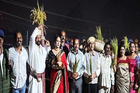  ಮಡಿಕೇರಿ ಗೌಡ ಸಮಾಜದ ವತಿಯಿಂದ ಹುತ್ತರಿ ಹಬ್ಬವನ್ನು ಸಂಭ್ರಮದಿAದ ಆಚರಿಸಲಾಯಿತು. ಪೊನ್ನಚನ ಮಧು, ಪ್ರೀತು, ಬೈತಡ್ಕ ದಿನೇಶ್, ಪುದಿಯನೆರವನ ರೇವತಿ ರಮೇಶ್ ಮತ್ತಿತರರು ಇದ್ದರು.