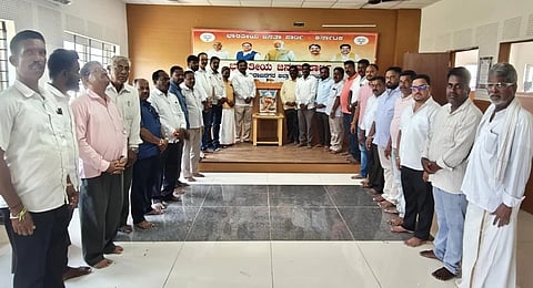ಚಾಮರಾಜನಗರದ ಜಿಲ್ಲಾ ಬಿಜೆಪಿ ಕಚೇರಿಯಲ್ಲಿ ಡಾ.ಬಾಬು ಜಗಜೀವನ್ ರಾಮ್ ಅವರ 119ನೇ ಜನ್ಮ ಜಯಂತಿ ಆಚರಿಸಲಾಯಿತು. ಎಂ.ರಾಮಚಂದ್ರ, ಡಾ.ನವೀನ್‌ಮೌರ್ಯ, ಕುಲಗಾಣ ಶಾಂತಮೂರ್ತಿ, ಬಾಲಸುಬ್ರಹ್ಮಣ್ಯಂ, ಮೂಡ್ನಕೂಡು ಪ್ರಕಾಶ್, ಹೊನ್ನೂರು ಮಹಾದೇವಸ್ವಾಮಿ, ಕಾಡಹಳ್ಳಿ ಕುಮಾರ್, ಶಿವರಾಜ್ ಇತರರಿದ್ದರು.