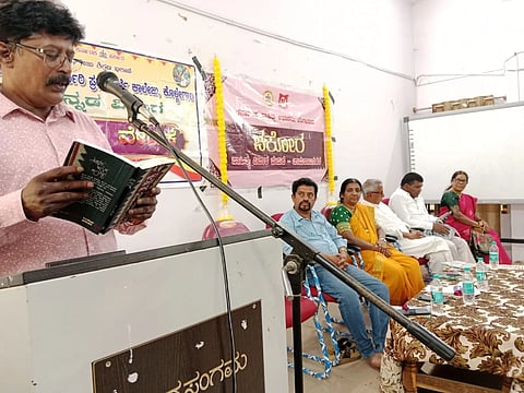 ಕೊಳ್ಳೇಗಾಲದ ಮಹದೇಶ್ವರ ಸರ್ಕಾರಿ ಪ್ರಥಮ ದರ್ಜೆ ಕಾಲೇಜು ಆವರಣದಲ್ಲಿ  ಆಯೋಜಿಸಿದ್ದ ಉಪನ್ಯಾಸ ಕಾರ್ಯಕ್ರಮದಲ್ಲಿ ಸ್ವಾಮಿ ಆನಂದ್ ಮಾತನಾಡಿದರು. ಕೆ.ವೆಂಕಟರಾಜು, ಪ್ರಕಾಶರಾಜ್ ಮೇಹು, ಪ್ರೊ.ಬಿ.ಜಯಲಕ್ಷ್ಮಿ, ಎಚ್.ಎಸ್.ಪ್ರೇಮಲತಾ, ಪ್ರೊ.ಎ.ಎಂ.ಶಿವಸ್ವಾಮಿ ಇದ್ದರು. 