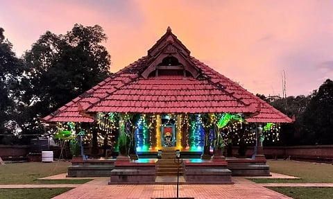  A city of ಸಾಗರ ತಾಲೂಕು ಹೊಸಗುಂದದ ಕೇರಳ ವಾಸ್ತುಶೈಲಿಯ ಕಂಚಿಕಾಳಮ್ಮ ದೇವಾಲಯ.disgraced temples